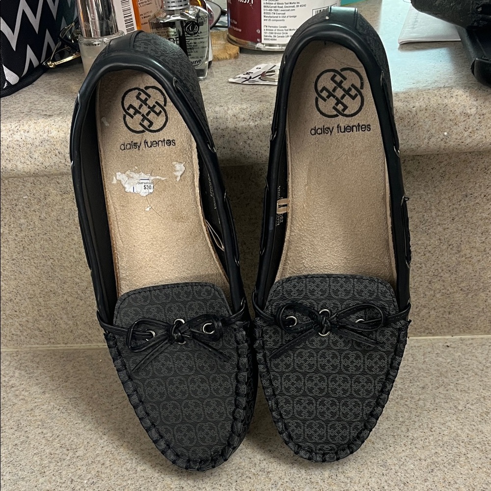 Daisy Fuentes Black Patterned Moccasins